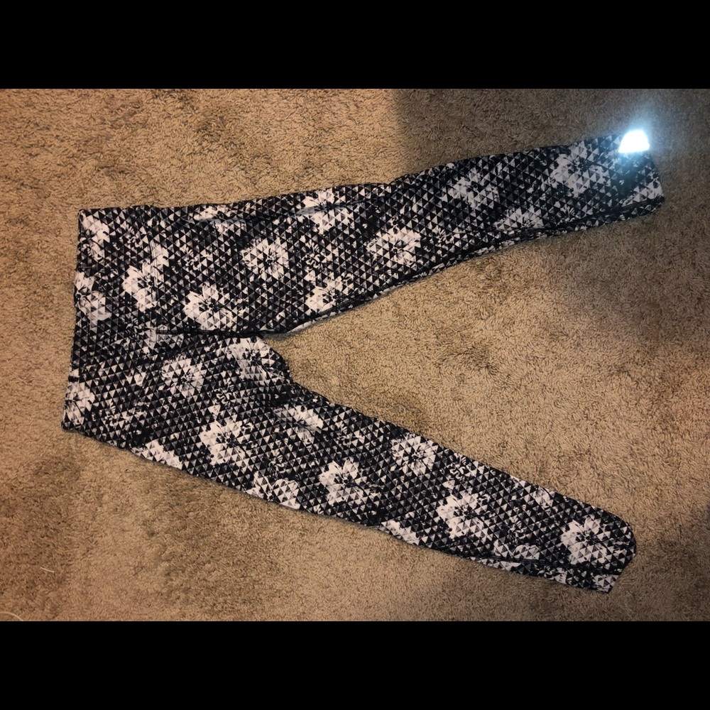Lorna Jane Black/White Patterned Leggings